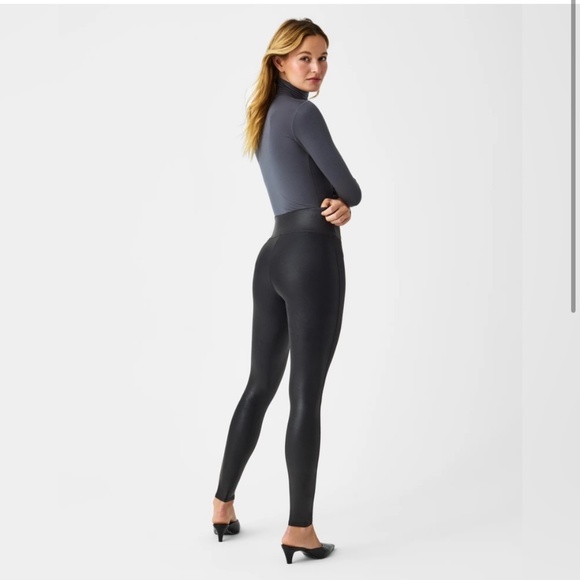 SPANX Pants - 💘 SPANX 2437 Faux Leather Leggings - Black